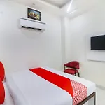 Oyo Flagship Hotel Paradise Near Jahangirpuri Metro Station