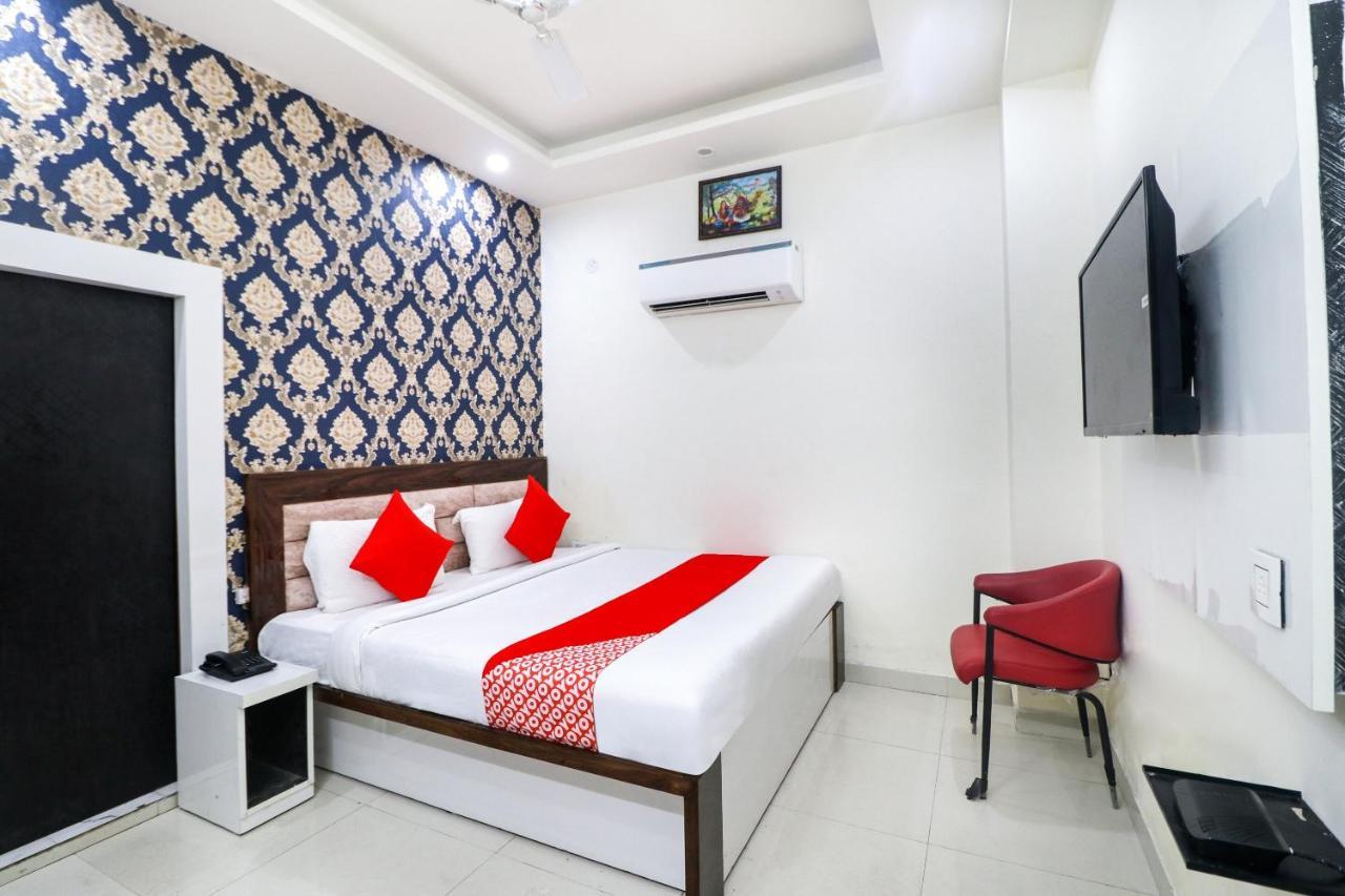 Hotel Oyo Flagship Paradise Near Jahangirpuri Metro Station New Delhi