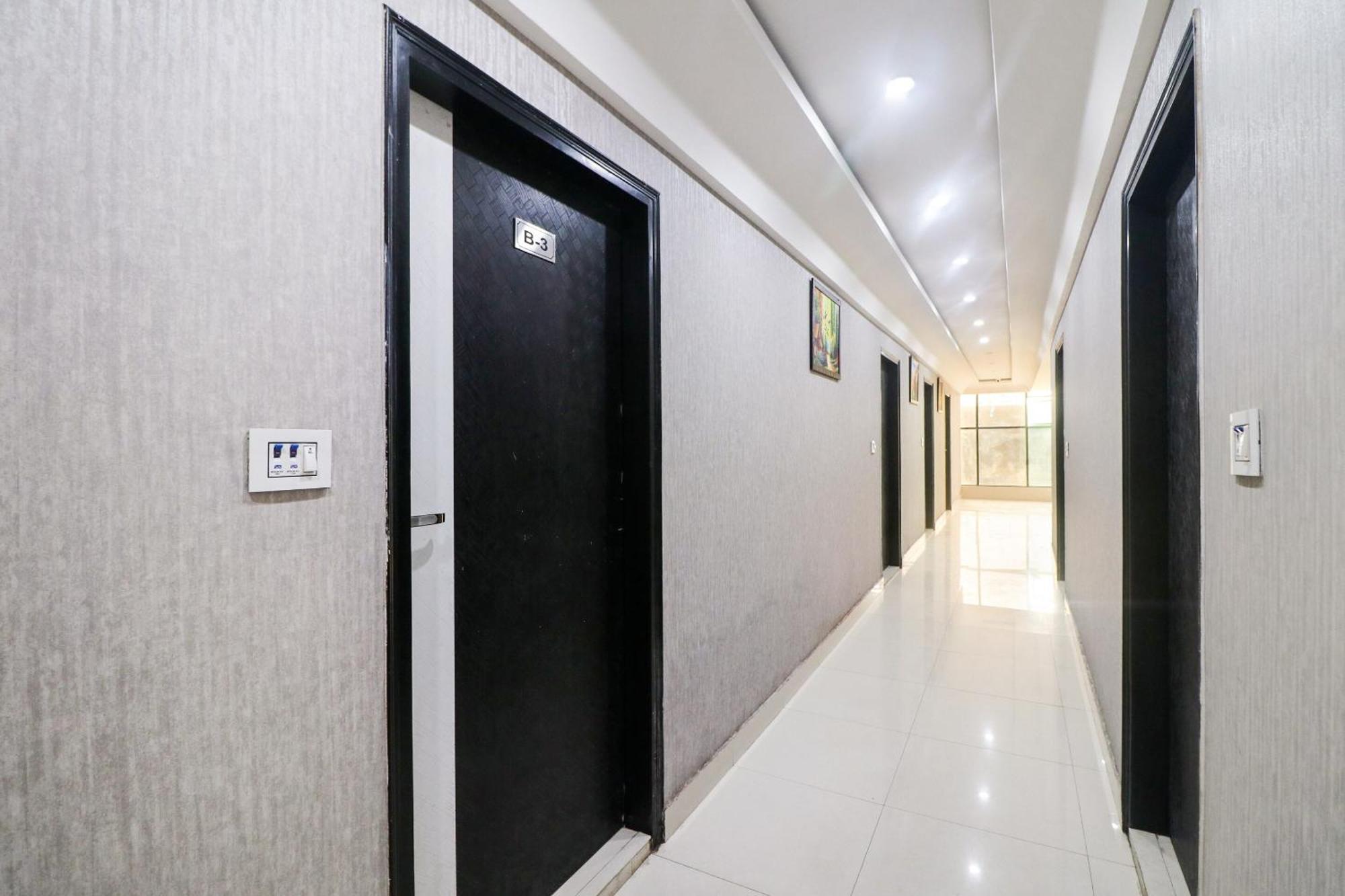 Oyo Flagship Paradise Near Jahangirpuri Metro Station