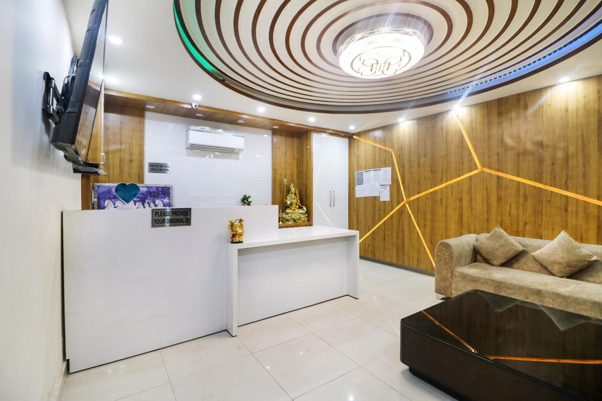 Oyo Flagship Paradise Near Jahangirpuri Metro Station New Delhi